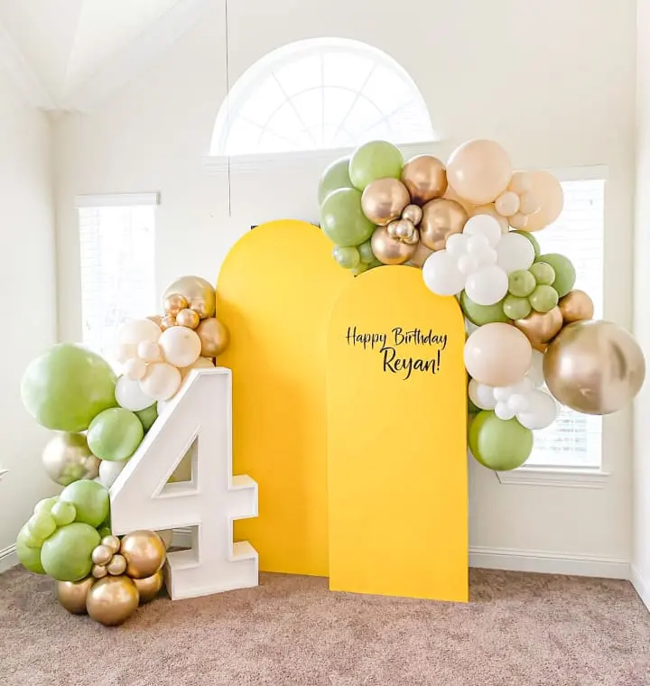 a balloon arch with the number four on it and balloons in the shape of a number four and balloons in the shape of a number four